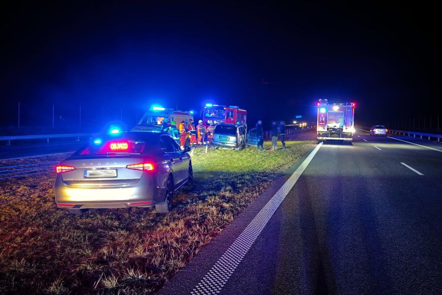 Kierowca zasłabł. Nissan uderzył w bariery